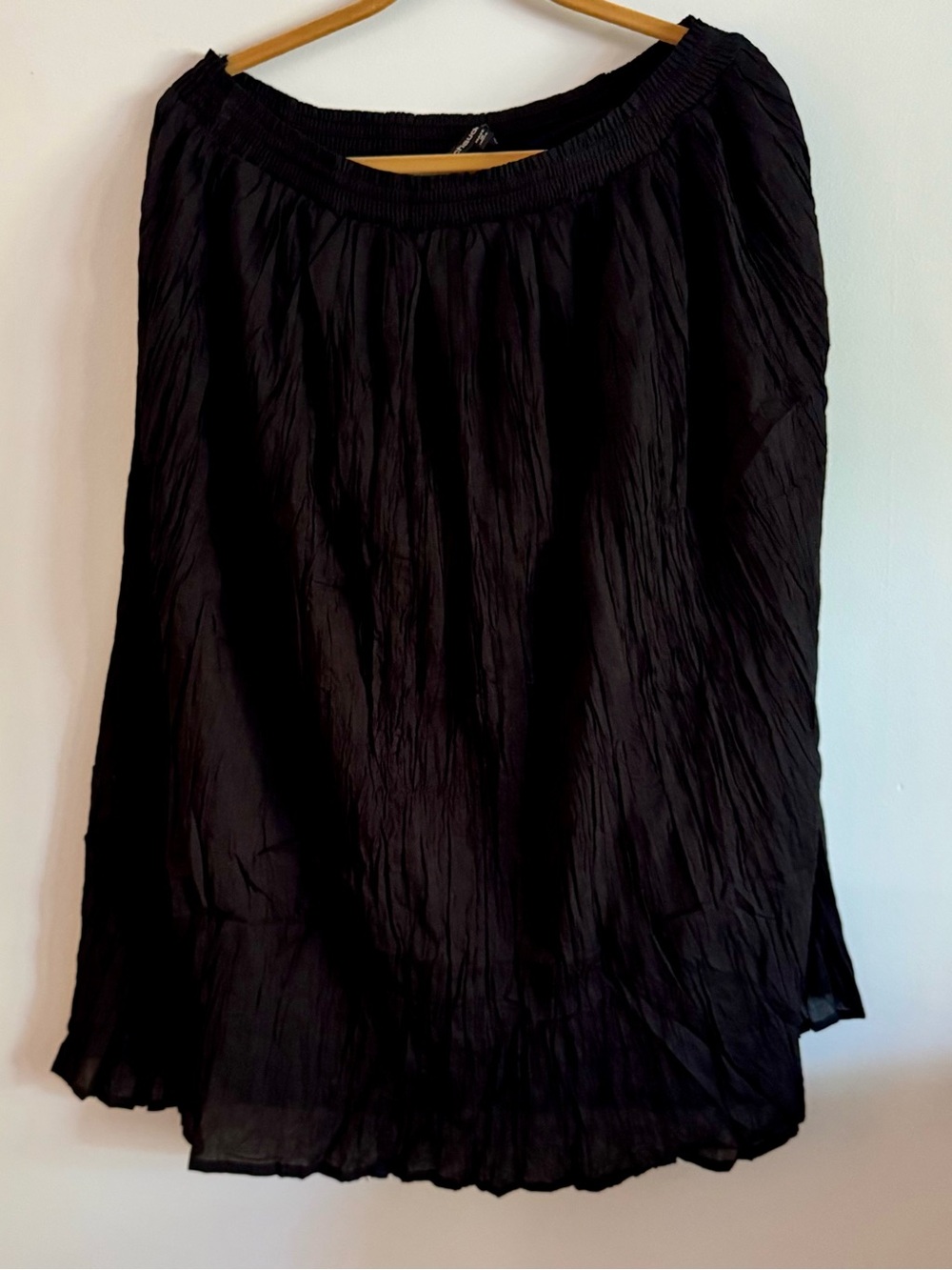 Crinkled Black Midi Skirt with Elastic Waist